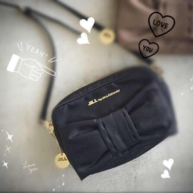 JILL by JILLSTUART(ジルバイジルスチュアート)の💖渋谷限定🎁 ジルバイ チャーム付 ナイロンリボンショルダー バッグブラック レディースのバッグ(ショルダーバッグ)の商品写真