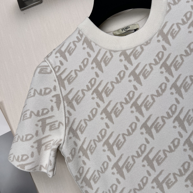 FENDI - 【FENDI】 ホワイトビスコース セーター セットの通販 by ネコ 