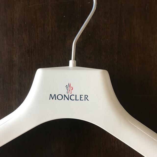 MONCLER(モンクレール)のモンクレールハンガー幅45cm  2本 インテリア/住まい/日用品の収納家具(押し入れ収納/ハンガー)の商品写真