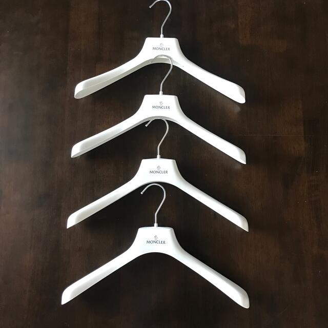 MONCLER - モンクレールハンガー幅38cm 4本の通販 by hsrm's shop MONCLER - モンクレールハンガー幅38cm 4本の通販 by hsrm's shop