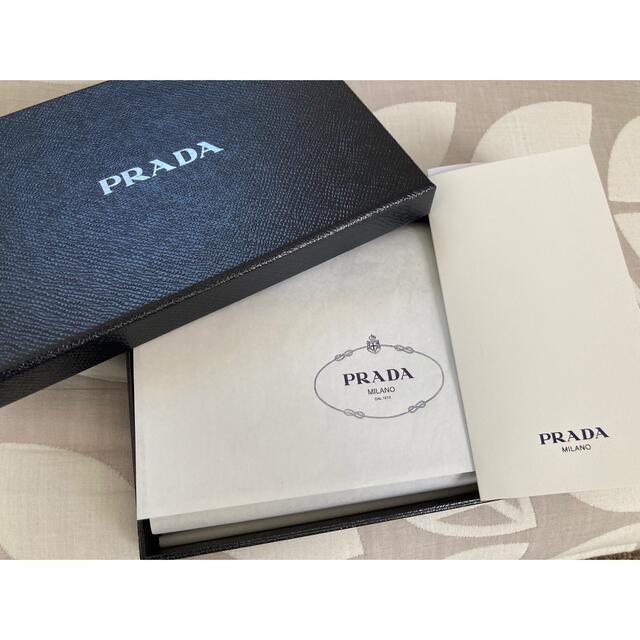 PRADA(プラダ)のPRADA デニム　刺繍　財布　クラッチバック レディースのファッション小物(財布)の商品写真