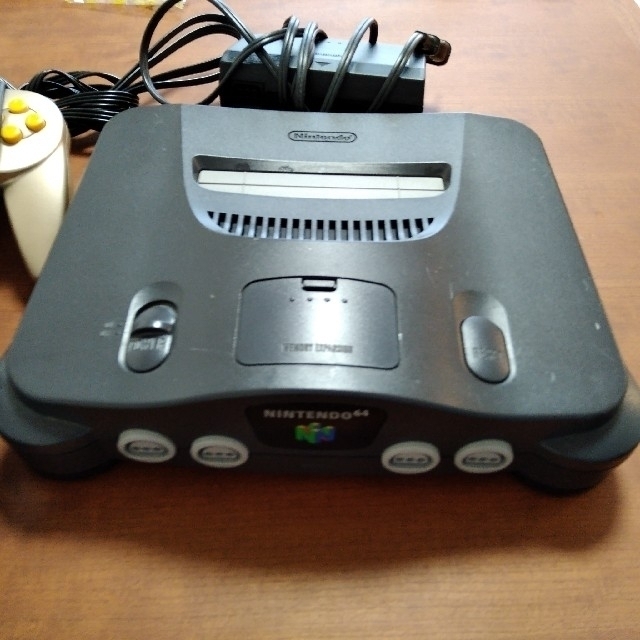 NINTENDO 64(ニンテンドウ64)のニンテンドー64本体＋カセット4本 エンタメ/ホビーのゲームソフト/ゲーム機本体(家庭用ゲーム機本体)の商品写真