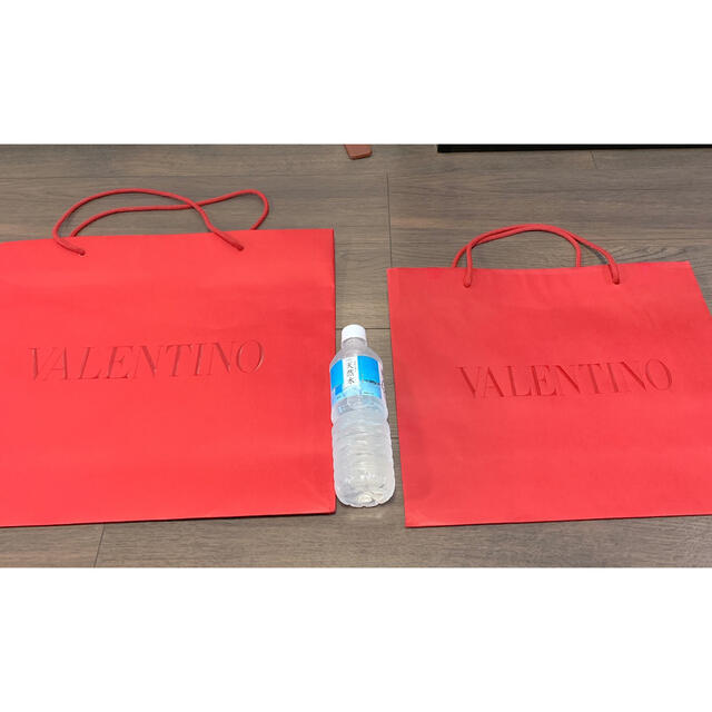 VALENTINO(ヴァレンティノ)のVALENTINO 紙袋 ショッパー レディースのバッグ(ショップ袋)の商品写真