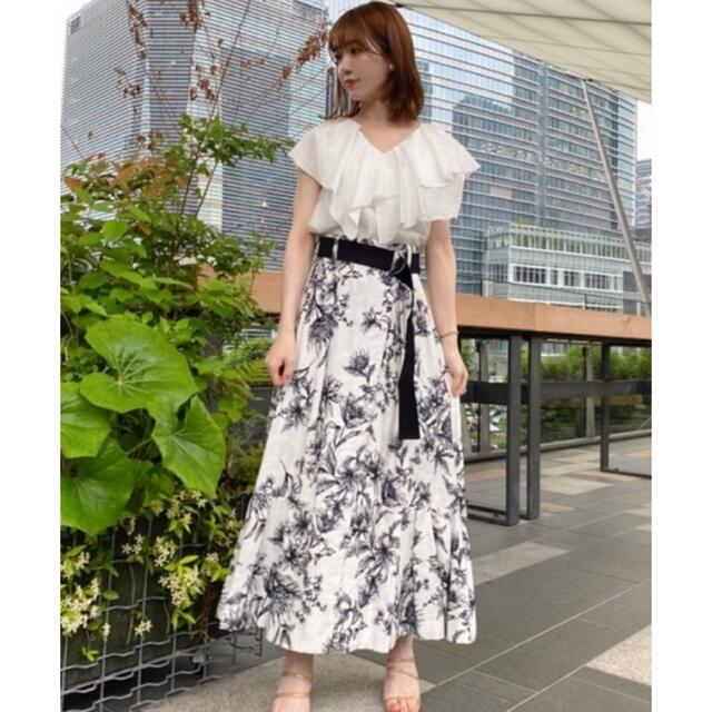 大人気完売品】スナイデル ベルティッドタックスカートsnidel スカート