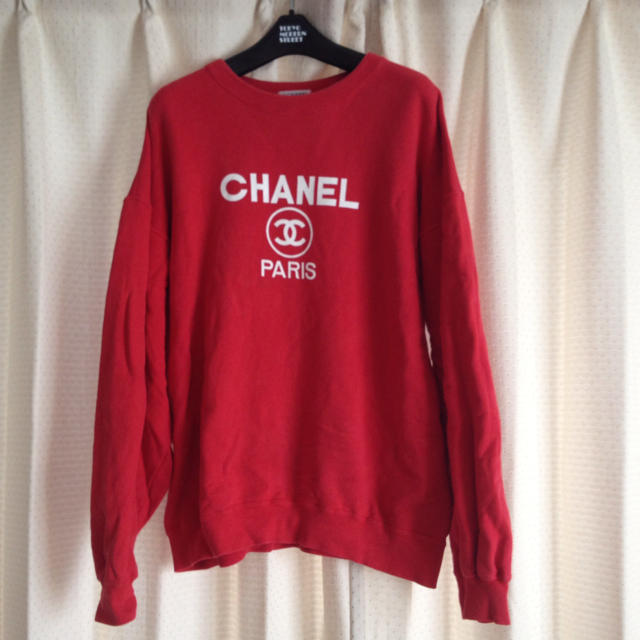 CHANEL レッドトレーナー