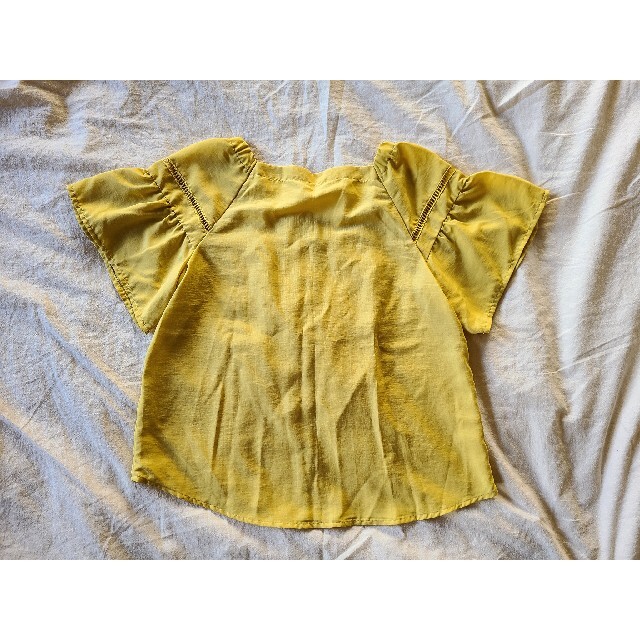 GU(ジーユー)のGU　フリルブラウス 半袖カットソー レディースのトップス(シャツ/ブラウス(半袖/袖なし))の商品写真