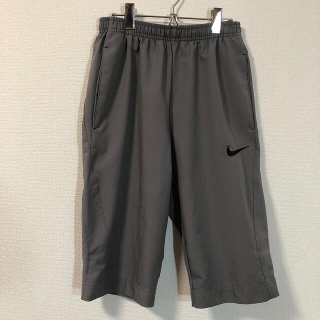 NIKE(ナイキ)のNIKE ナイキ 膝下ハーフパンツ　グレーメンズM スケーターストリートジャージ メンズのトップス(ジャージ)の商品写真