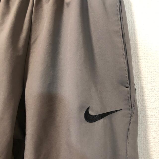 NIKE(ナイキ)のNIKE ナイキ 膝下ハーフパンツ　グレーメンズM スケーターストリートジャージ メンズのトップス(ジャージ)の商品写真