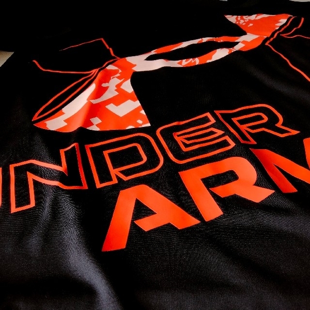 UNDER ARMOUR(アンダーアーマー)の新品 黒 XL アンダーアーマーメンズ 半袖 Tシャツ スポーツ Tシャツ メンズのトップス(Tシャツ/カットソー(半袖/袖なし))の商品写真