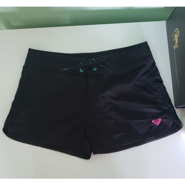 Roxy(ロキシー)の【新品・送料込み】　ROXY　ロキシー　サーフパンツ　（ブラック） レディースのパンツ(ショートパンツ)の商品写真