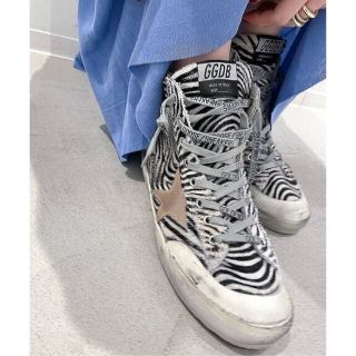 アパルトモンドゥーズィエムクラス(L'Appartement DEUXIEME CLASSE)の【GOLDEN GOOSE】ZEBRA (pony)HICUT SNEAKERS(スニーカー)