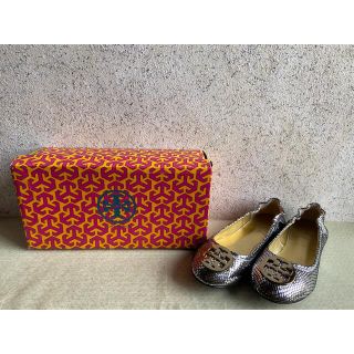 Tory Burch(バレエシューズ ・ シルバー/銀色系)のフリマ Tory Burch(バレエシューズ ・ シルバー/銀色系)のフリマ