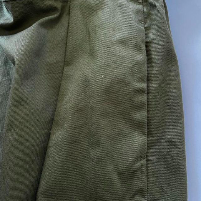 URBAN RESEARCH DOORS(アーバンリサーチドアーズ)のアーバンリサーチドアーズ　タックIラインスカート　タイト　コットン　カーキ レディースのスカート(ロングスカート)の商品写真