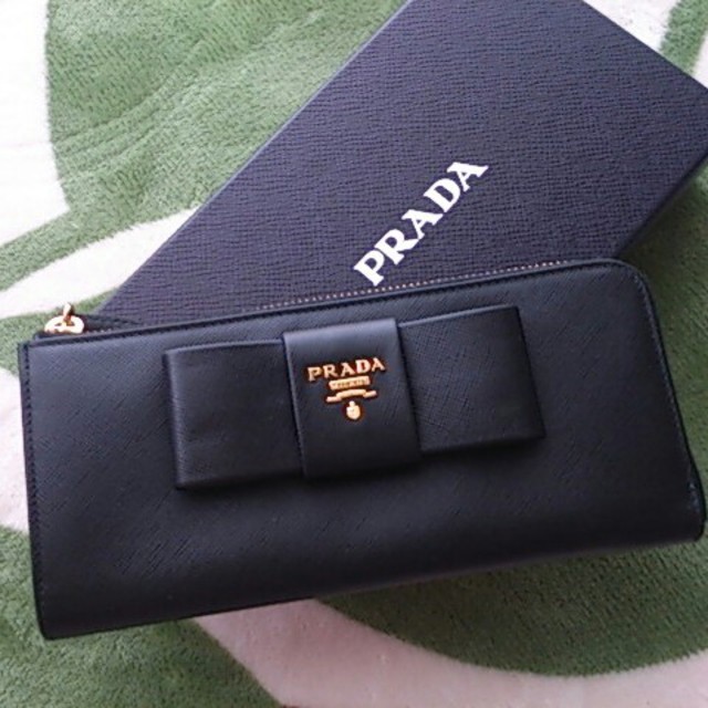 PRADA(プラダ)のPRADAリボン☆長財布 レディースのファッション小物(財布)の商品写真