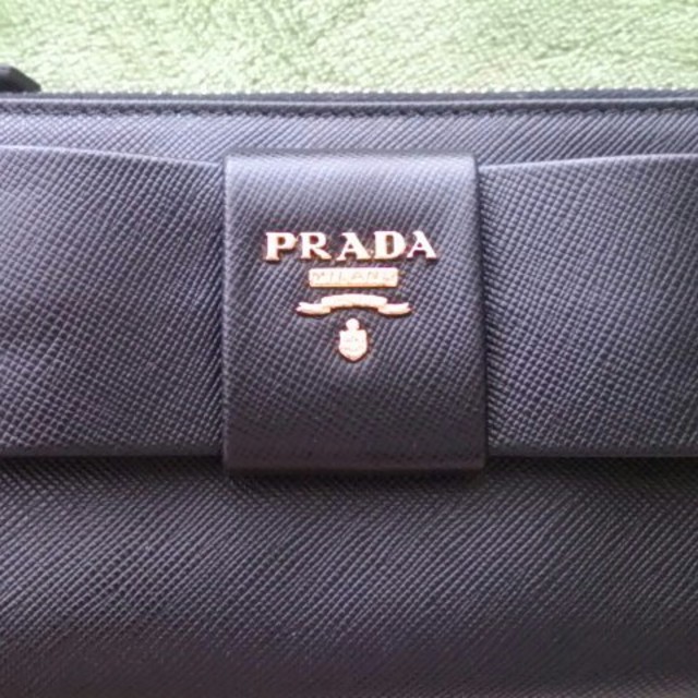 PRADA(プラダ)のPRADAリボン☆長財布 レディースのファッション小物(財布)の商品写真