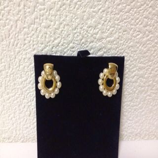 ジバンシィ(GIVENCHY)のジバンシー ピアス パール×GOLD(ピアス)