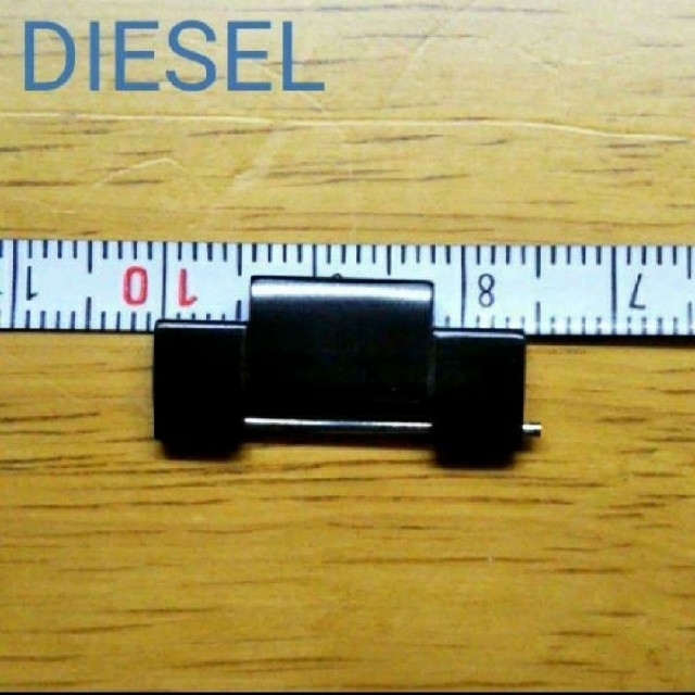 DIESEL(ディーゼル)の■部品屋★  新品 DIESEL 腕時計 長さ調整用コマ　1個★ メンズの時計(金属ベルト)の商品写真