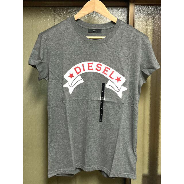 DIESEL(ディーゼル)のDIESEL  レディース　新品未使用　Lサイズ　Tシャツ  グレー　ディーゼル レディースのトップス(Tシャツ(半袖/袖なし))の商品写真