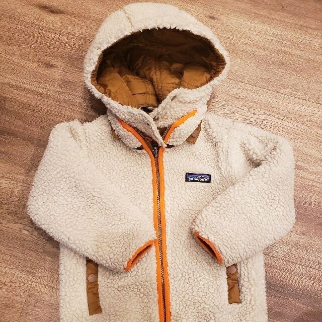 patagonia(パタゴニア)の専用　patagonia　リバーシブル　ボアジャケット　3T キッズ/ベビー/マタニティのキッズ服男の子用(90cm~)(ジャケット/上着)の商品写真