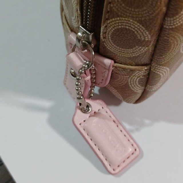 COACH(コーチ)の【新品】COACH　ポーチ レディースのファッション小物(ポーチ)の商品写真