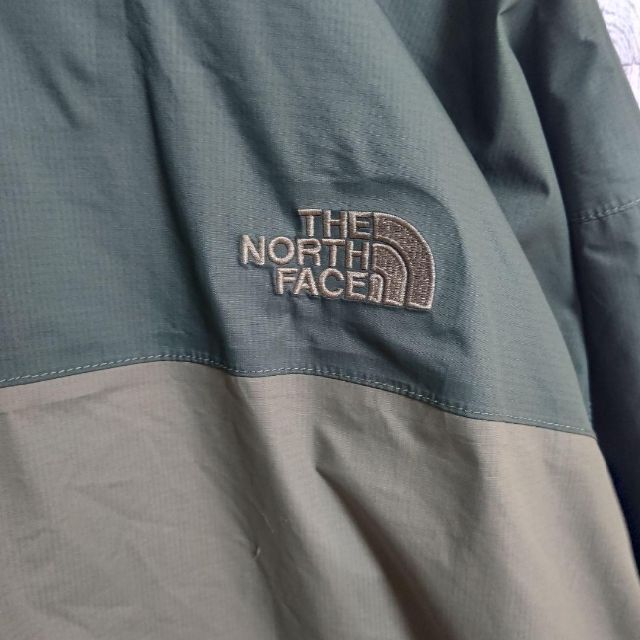 THE NORTH FACE(ザノースフェイス)のUS規格ノースフェイスマウンテンパーカーアウタードライベントグリーン緑古着 メンズのジャケット/アウター(ナイロンジャケット)の商品写真