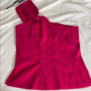 ザラ(ZARA)のzara ショッキングピンク　🍒(シャツ/ブラウス(半袖/袖なし))