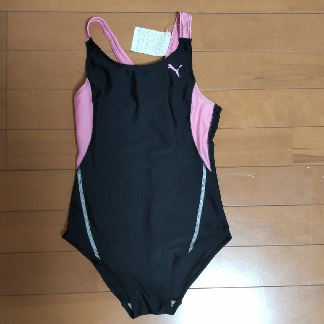 PUMA(プーマ)の新品未使用品!!!プーマ水着 キッズ/ベビー/マタニティのキッズ服女の子用(90cm~)(水着)の商品写真