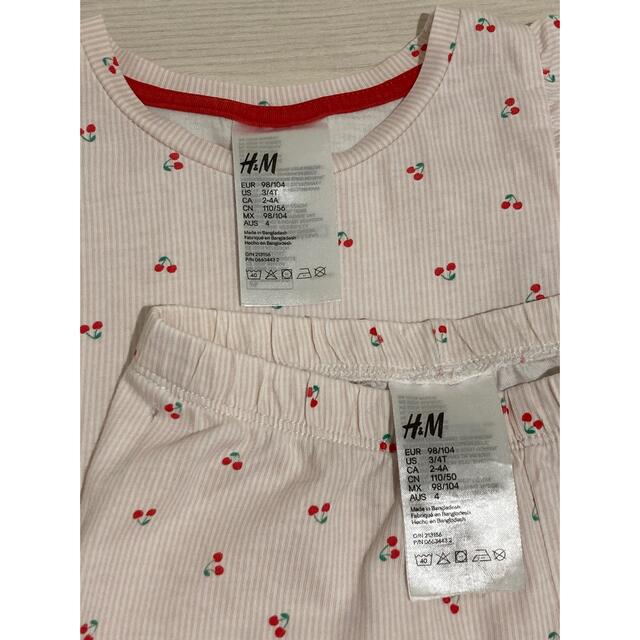 H&M(エイチアンドエム)のH&Mキッズ　パジャマ　チェリー柄　98/104 キッズ/ベビー/マタニティのキッズ服女の子用(90cm~)(パジャマ)の商品写真