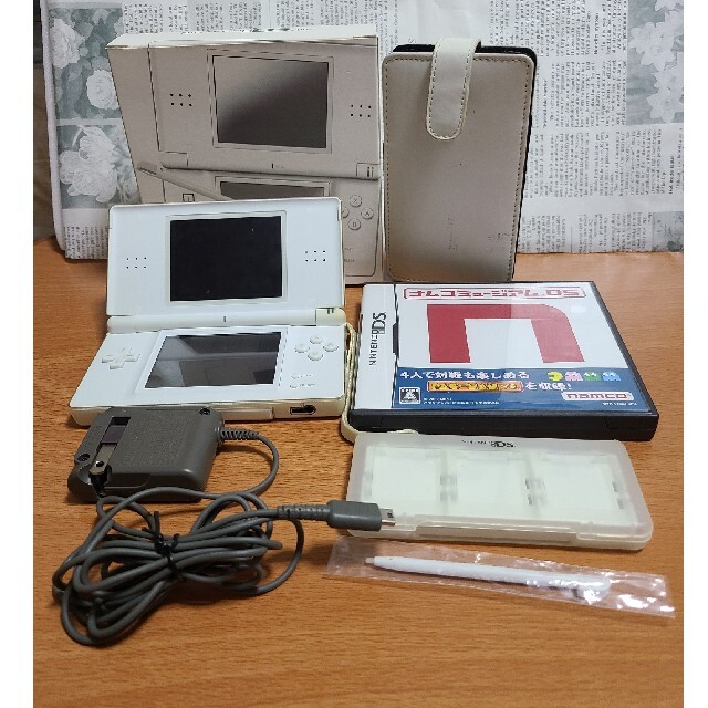 ニンテンドーDS(ニンテンドーDS)のNintendo DS Lite + ソフト1本 セット エンタメ/ホビーのゲームソフト/ゲーム機本体(携帯用ゲーム機本体)の商品写真