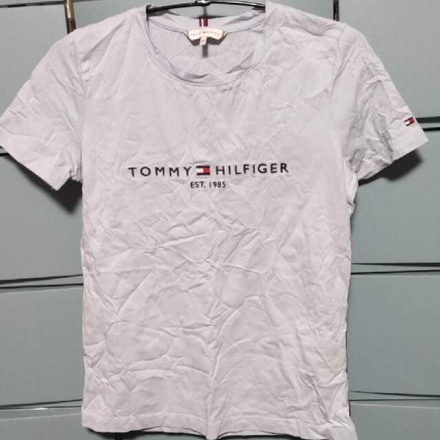 TOMMY HILFIGER(トミーヒルフィガー)のトミーヒルフィガー　ベーシックロゴＴシャツ　XS　ライトブルー レディースのトップス(Tシャツ(半袖/袖なし))の商品写真