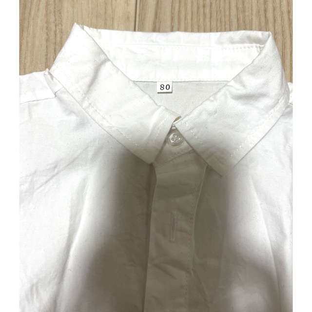 ベビー　白シャツ キッズ/ベビー/マタニティのベビー服(~85cm)(シャツ/カットソー)の商品写真