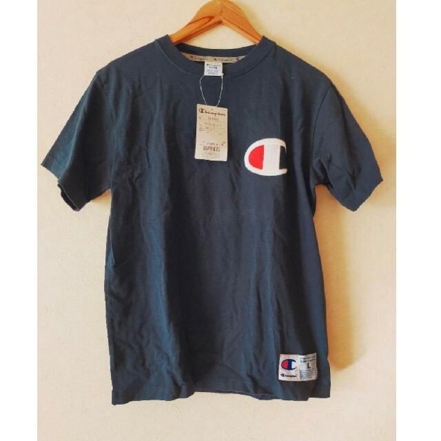 Champion(チャンピオン)の新品　チャンピオン胸ロゴＴシャツ　ネイビー　Lサイズ メンズのトップス(Tシャツ/カットソー(半袖/袖なし))の商品写真