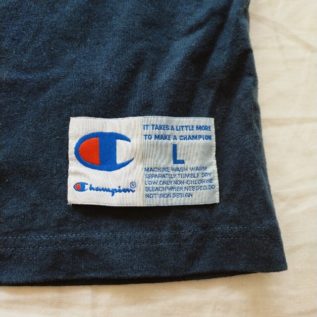 Champion(チャンピオン)の新品　チャンピオン胸ロゴＴシャツ　ネイビー　Lサイズ メンズのトップス(Tシャツ/カットソー(半袖/袖なし))の商品写真