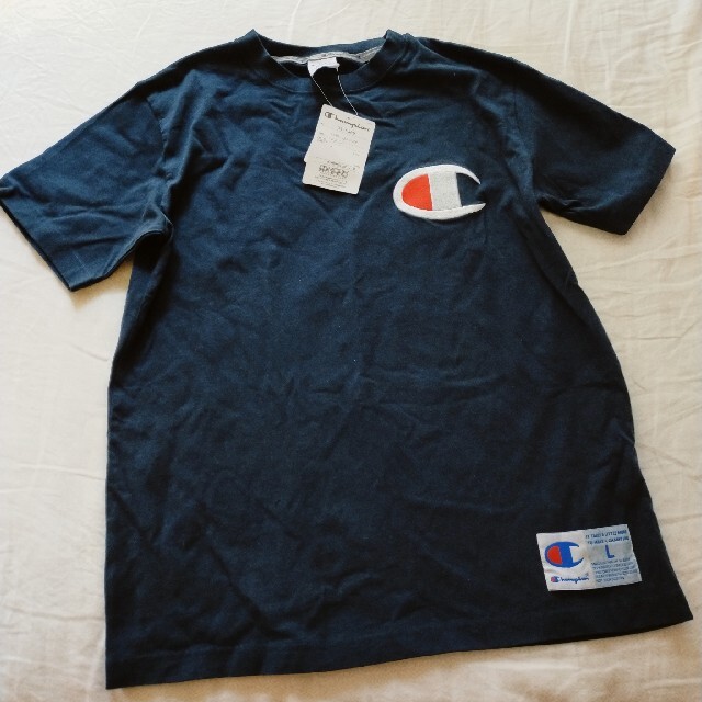 Champion(チャンピオン)の新品　チャンピオン胸ロゴＴシャツ　ネイビー　Lサイズ メンズのトップス(Tシャツ/カットソー(半袖/袖なし))の商品写真