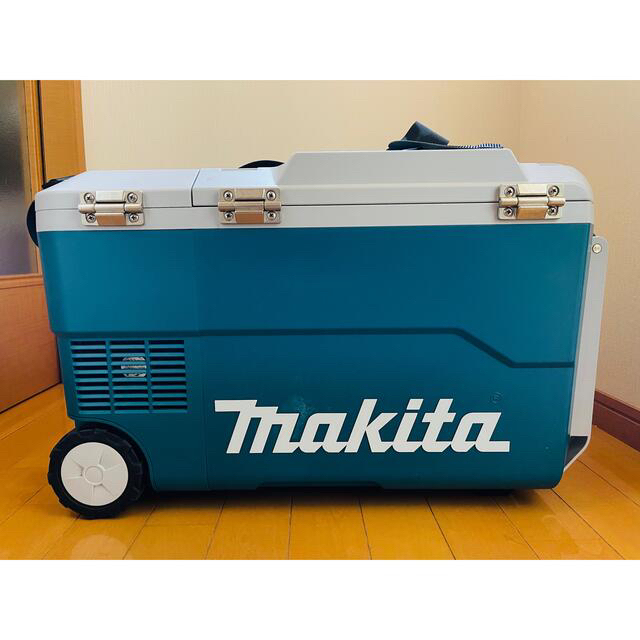 マキタ 充電式保冷温庫 キャンプで大活躍 電池と充電器付属で即使用できます
