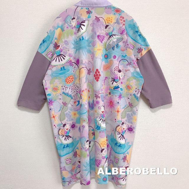ALBEROBELLO(アルベロベロ)の【ALBEROBELLO】アルベロベロ オリジングラフィック総柄 ビックシャツ レディースのトップス(シャツ/ブラウス(半袖/袖なし))の商品写真