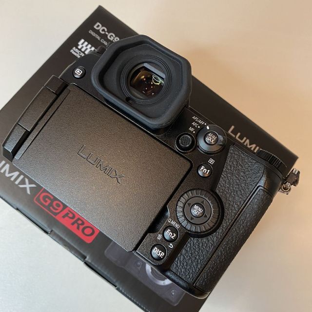 Panasonic(パナソニック)のPanasonic LUMIX DC-G9 PRO ボディ スマホ/家電/カメラのカメラ(ミラーレス一眼)の商品写真