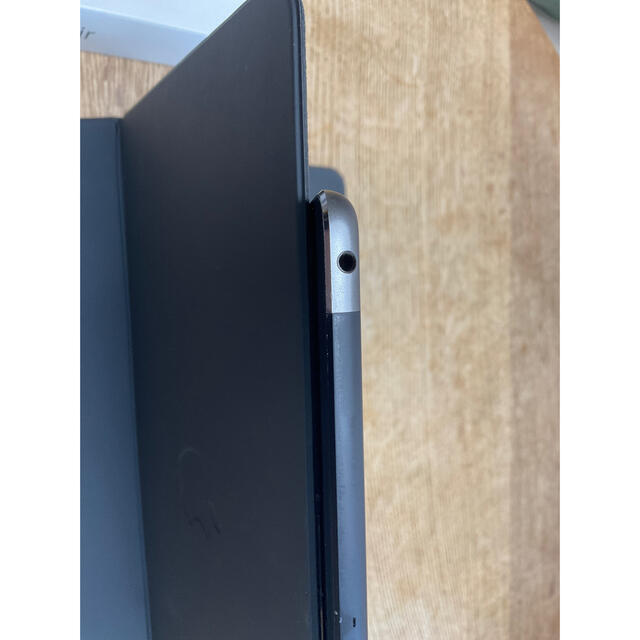 Apple(アップル)の初代iPad air wifi+cell 128GB Gray  Docomo スマホ/家電/カメラのPC/タブレット(タブレット)の商品写真