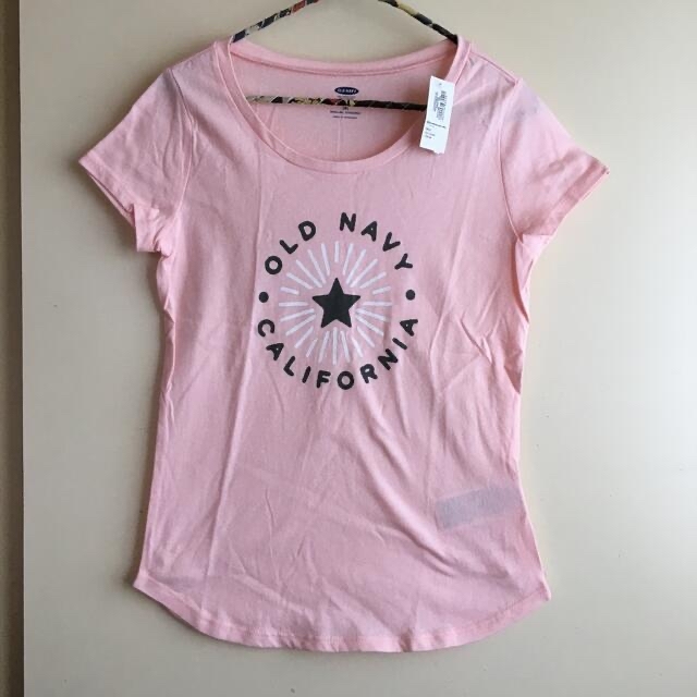 Old Navy(オールドネイビー)の新品★OLD NAVYオールドネイビー　Tシャツ　140 キッズ/ベビー/マタニティのキッズ服女の子用(90cm~)(Tシャツ/カットソー)の商品写真