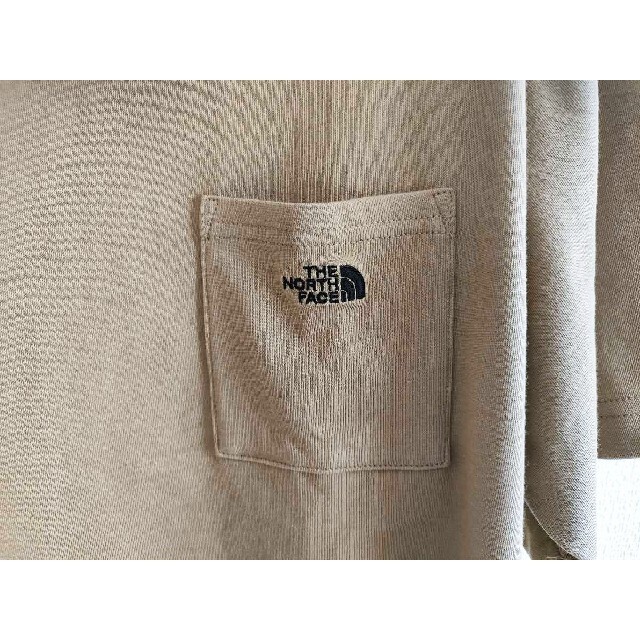 THE NORTH FACE(ザノースフェイス)のXXL新品ノースフェイス ロゴ ポケットTシャツ刺繍ロゴ半袖ベージュ ケルプタン メンズのトップス(Tシャツ/カットソー(半袖/袖なし))の商品写真