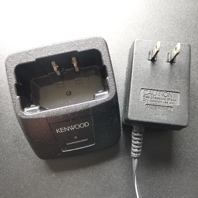 KENWOOD(ケンウッド)のケンウッド UBC-4 小電力トランシーバー用 シングルチャージャー エンタメ/ホビーのテーブルゲーム/ホビー(アマチュア無線)の商品写真