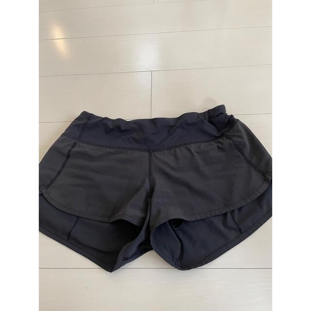 lululemon(ルルレモン)のルルレモン　サイズ4 ショートパンツ スポーツ/アウトドアのランニング(その他)の商品写真