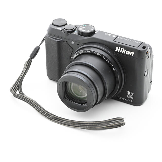 Nikon(ニコン)の【並品】ニコン クールピクス S9900 ブラック コンパクトデジカメ スマホ/家電/カメラのカメラ(コンパクトデジタルカメラ)の商品写真
