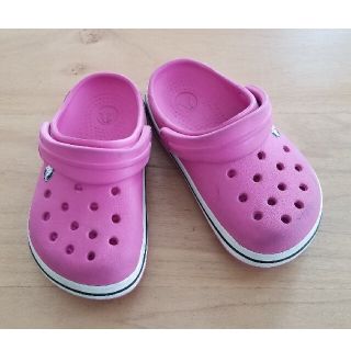 クロックス(crocs)のcrocs c6/7   ピンク　女の子(サンダル)