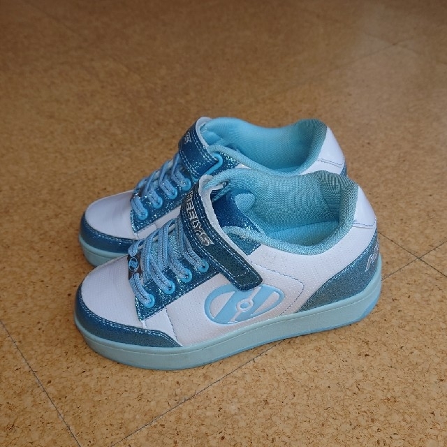 HEELYS(ヒーリーズ)のヒーリーズ（HEELYS）子供 ローラーシューズ キッズ/ベビー/マタニティのキッズ靴/シューズ(15cm~)(ローラーシューズ)の商品写真