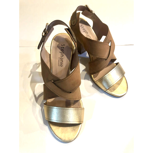Stephanie(ステファニエ)のベージュ×ゴールド　サンダル レディースの靴/シューズ(サンダル)の商品写真