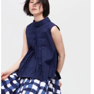 ユニクロ(UNIQLO)の新品タグ付きユニクロ　マルニ　タックブラウス　ネイビー　Sサイズ(シャツ/ブラウス(半袖/袖なし))