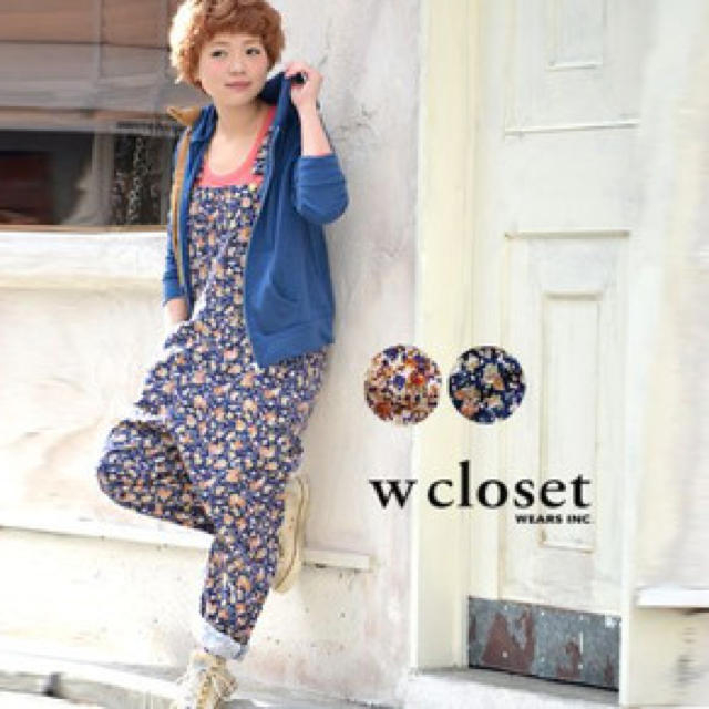 w closet(ダブルクローゼット)のw closet 花柄 サロペット レディースのパンツ(サロペット/オーバーオール)の商品写真