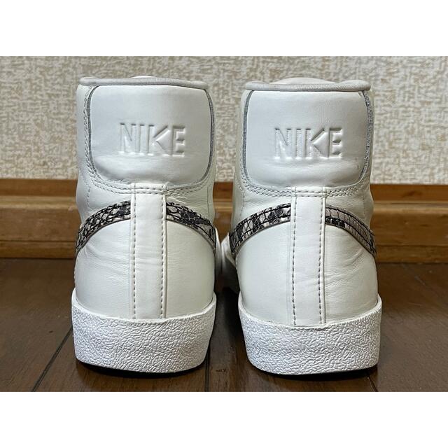 NIKE(ナイキ)のNIKE WMNS BLAZER MID 77 SE 25.0cm レディースの靴/シューズ(スニーカー)の商品写真