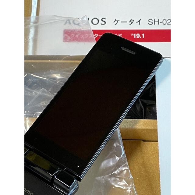 SHARP(シャープ)のAQUOS ケータイSIMフリー SH-02L ブラック 判定◯ 卓上冊子付き スマホ/家電/カメラのスマートフォン/携帯電話(携帯電話本体)の商品写真